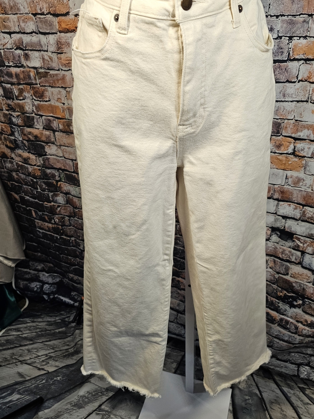 Oliver Logan Wide Leg Crop Jeans Size 28 Ecru Cream Raw Hem High Rise Denim